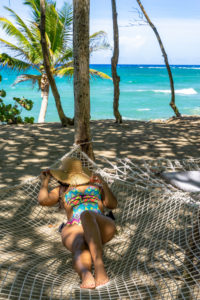Amerika, Karibik, Große Antillen, Dominikanische Republik, Cabarete, Frau entspannt in einer Hängematte im Natura Cabana Boutique Hotel & Spa Amerika, Karibik, Große Antillen, Dominikanische Republik, Cabarete, Frau entspannt in einer Hängematte im Natura Cabana Boutique Hotel & Spa